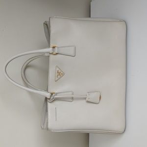 Prada Galleria  Tote Purse Bag Saffiano Leather Medium Grey Beige. No straps